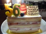 5th Streetから頂いたケーキ！　「５６」が静かに燃えている絵が感じが好きです！